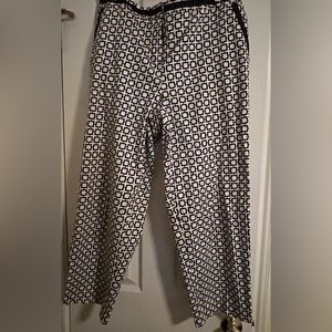 “Talbots” casual pants in size 14. Cotton/spandex. Unique w/ front/back pockets.